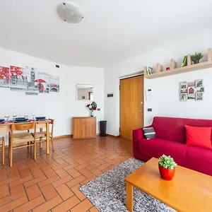  Appartamento Cozy Apt - Private Parking & Terrace Italia